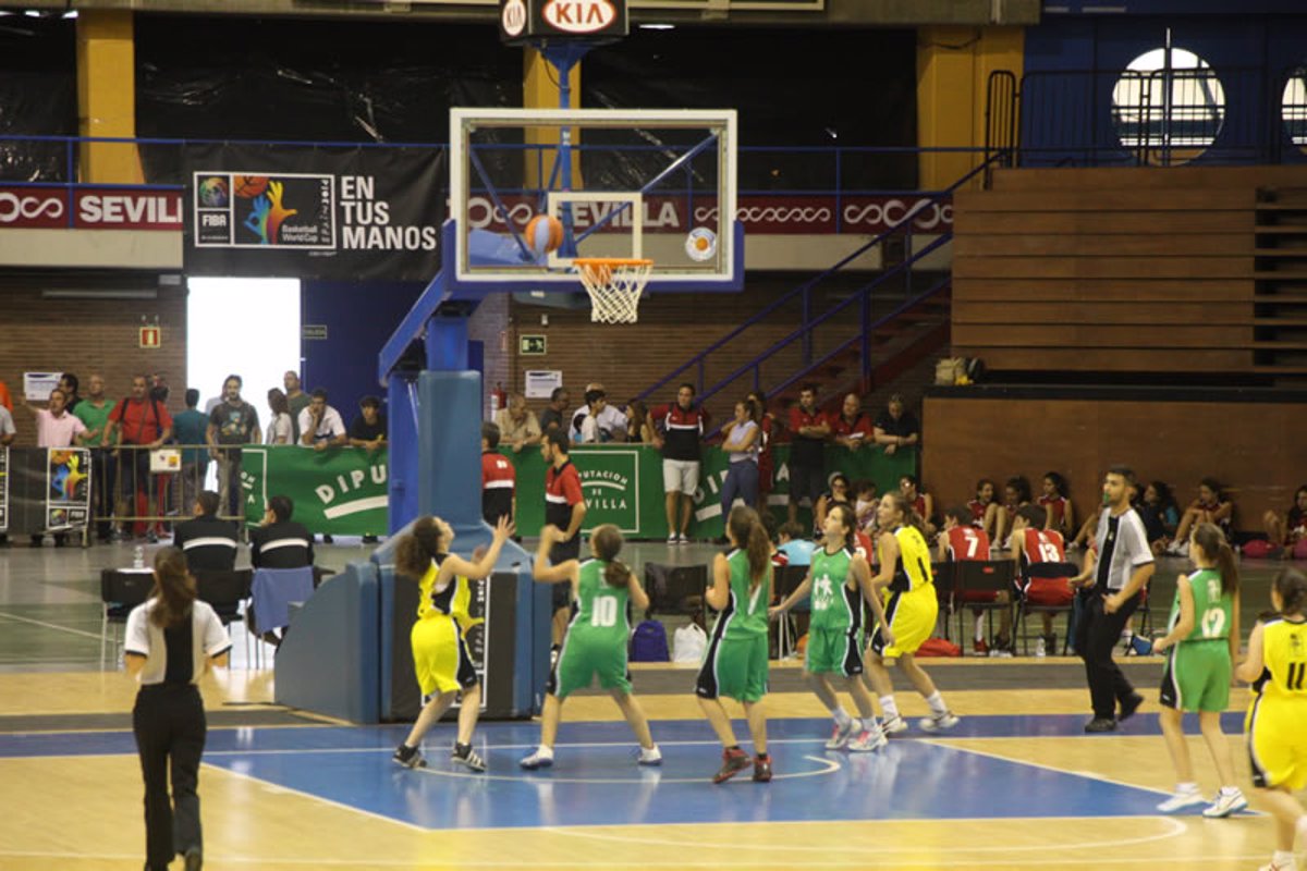 Casi mil participantes infantiles de 48 pueblos en el II Torneo de Baloncesto Día de la Provincia de Sevilla