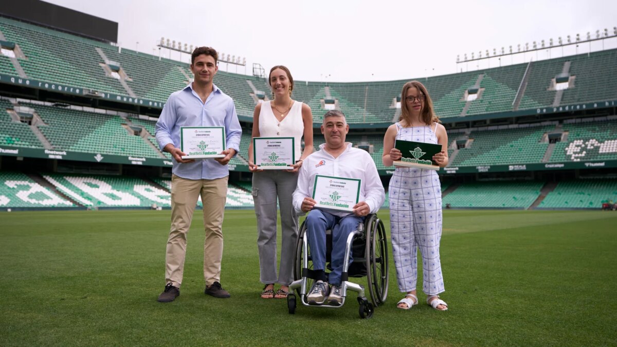 Tano García de la Borbolla, Marina García Polo, Paula Romero y el BSR Vistazul reciben las III Ayudas Deportivas de la Fundación
